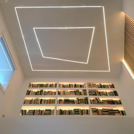 Biblioteca De Lujo En El Centro Historico De Malagaアパートメント エクステリア 写真