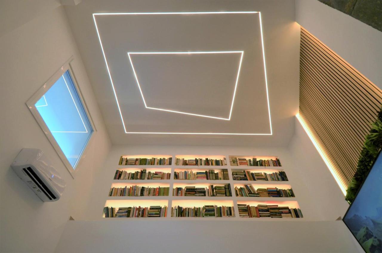 Biblioteca De Lujo En El Centro Historico De Malagaアパートメント エクステリア 写真